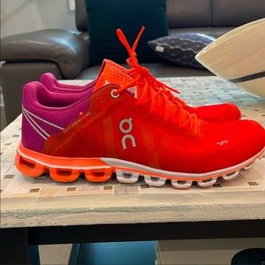 On cloud 10  sneakers